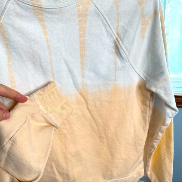 Universal Thread Peach Dip Dyed Crewneck - Picture 5 of 10